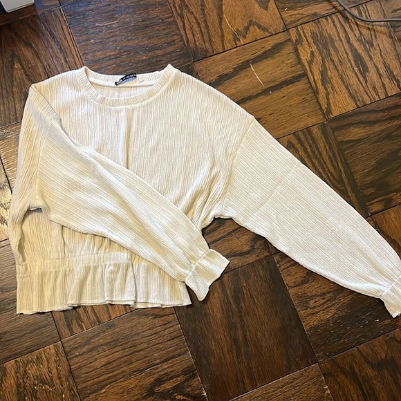 Zara cream colored gathered waist sweater with slightly puffed sleeves - Picture 1 of 2